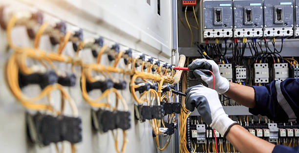 Professional Electrician technician working in Richardson, TX